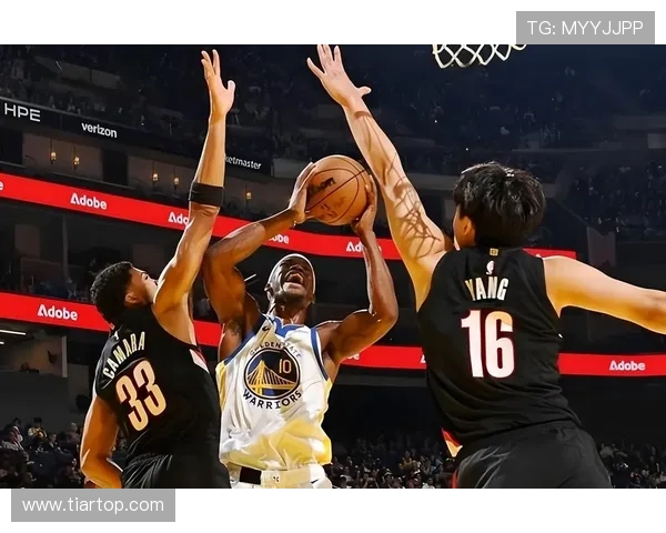 克林根拼抢篮板与阿夫迪亚默契