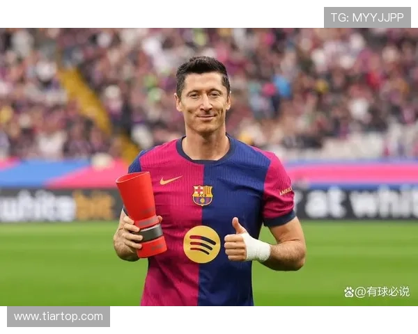 莱万希望助巴萨夺冠后再续约一年